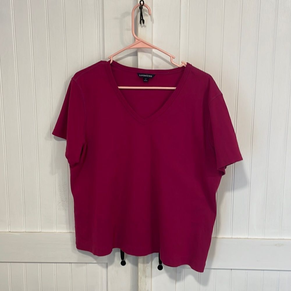 LAND’S END v-neck, deep fuchsia, short sleeved T-shirt, size XL